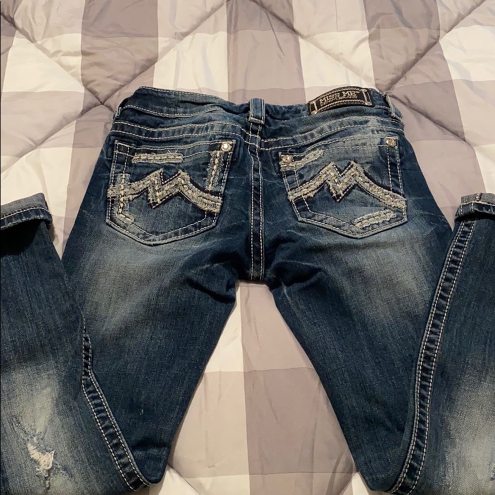 Miss Me short crop size 27 distressed